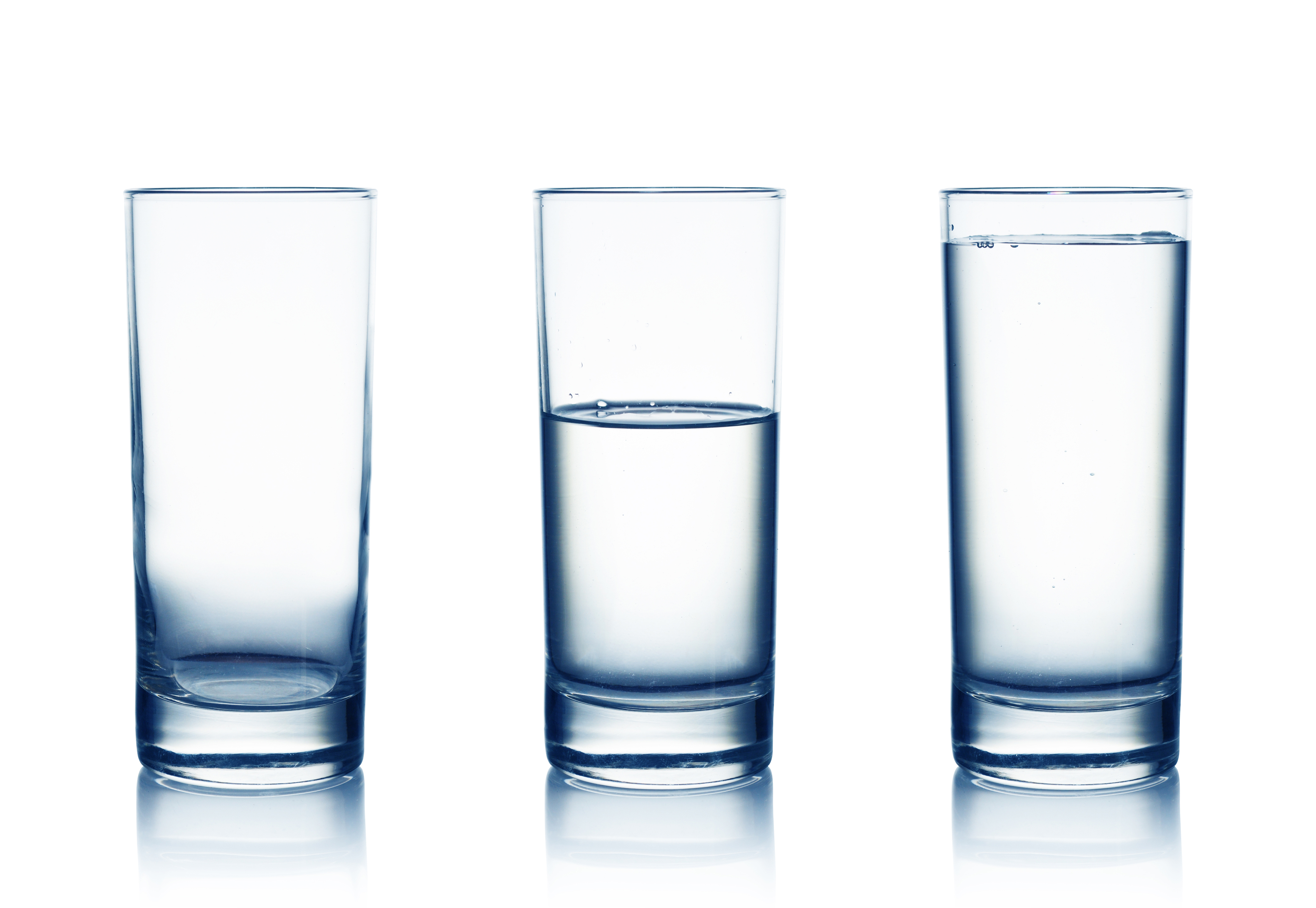 Полный стакан воды